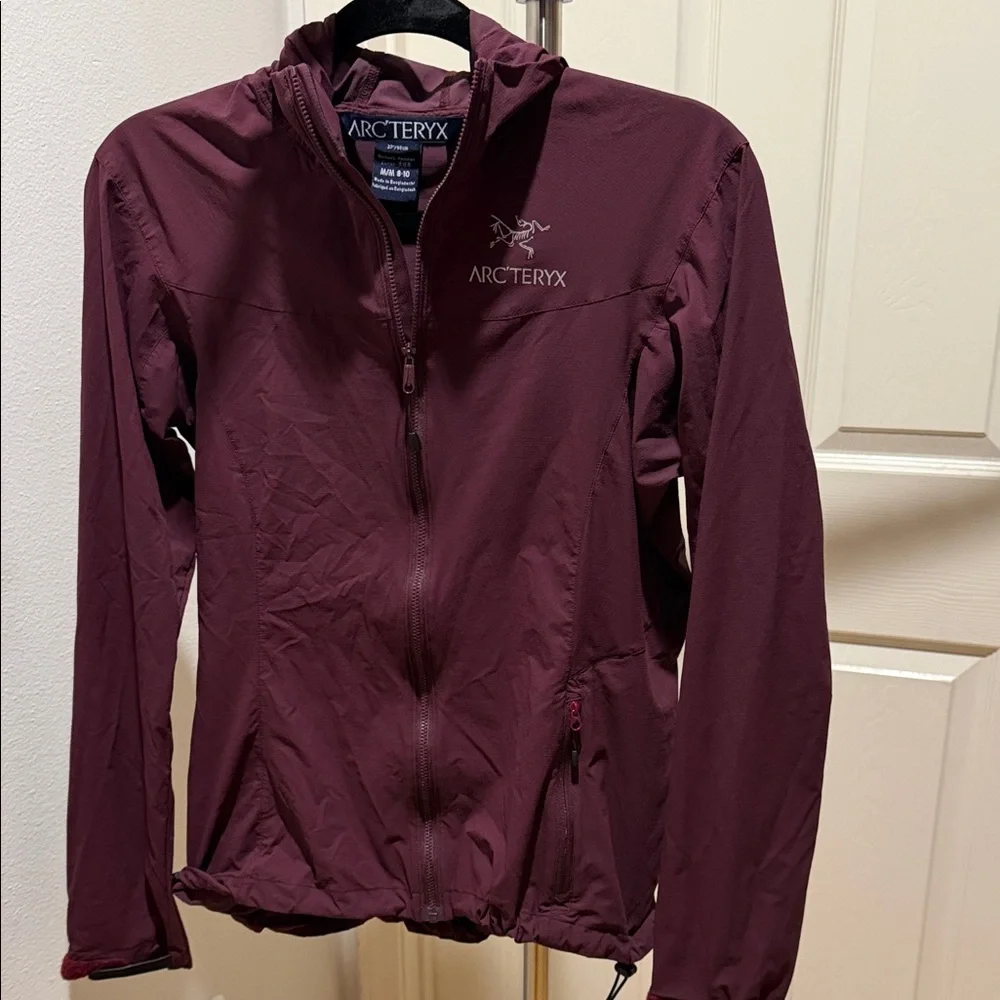Arc'teryx Women's maroon rain Jacket - Picture 3 of 7